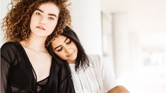 Anavitória canta para os brothers na festa deste sábado