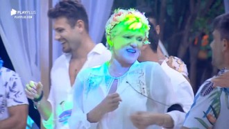 Andréa faz a ‘dança da vassoura’ na festa desta sexta em 'A Fazenda 11'