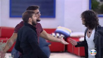 Arthur chama Fiuk de c*****, João e Caio evitam possível briga