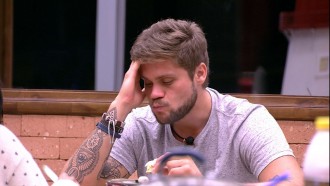 Ayrton diz que está chateado e Breno afirma: 'Escolhas são escolhas'