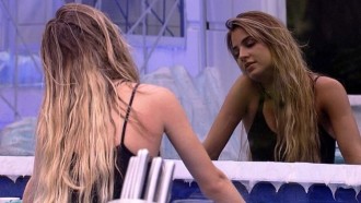 BBB 20: Gabi Martins se isola no banheiro e faz reflexão: “Como me apaixonei assim”
