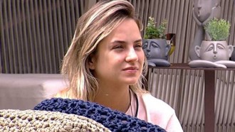 BBB20 - Depois de boneco, agora Gabi conversa com lagartixa, ‘Tiago’