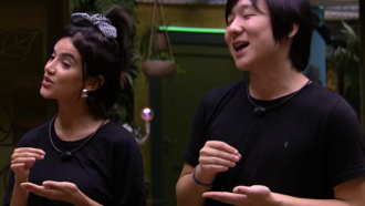 BBB20 - Manu debocha de tentativa de Victor Hugo de queimar Pyong para ela