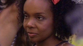 BBB20 - Perfil de Thelma reage sobre perda de 15kg da sister no confinamento