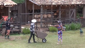 Com Sabrina como Fazendeira, peões aprendem novas funções