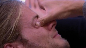 Daniel Lenhardt tem crise de choro e pensa em desistir do game