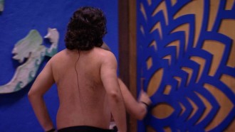 Diego e Patrícia pulam na cama e comemoram no Bangalô do Líder