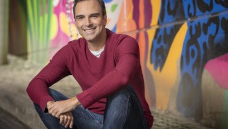 50 dias de BBB 22 no ar! Tadeu Schmidt celebra o marco: 'São muitos acontecimentos semana a semana, e adoro isso'