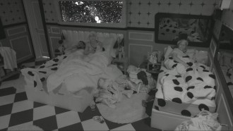 Aline diz que está triste com a sua relação com Renata