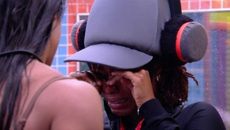 Após briga no BBB 25, Aline e Thamiris caem no choro