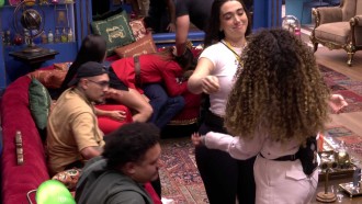 Após eliminação de Pitel, Beatriz e Alane choram no BBB 24