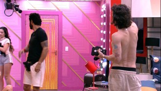 Após noite com Big Fone, brothers acordam no BBB21