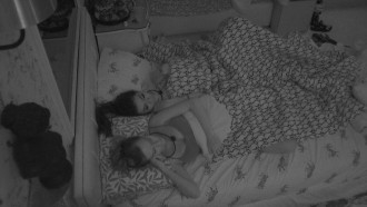 Após noite de festa, brothers dormem no BBB21