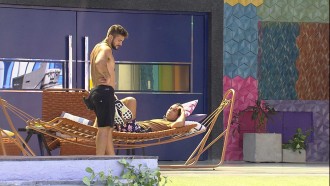 Arthur comenta novo visual de brother: 'Carinha de neném'