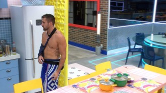 Arthur ouve de Juliette: 'Tem que parar de ser marrento'