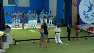 Bateria da Beija-Flor acorda brothers da casa do BBB 24