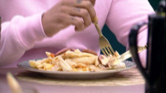 BBB 23: Cezar assusta brothers com café da manhã inusitado