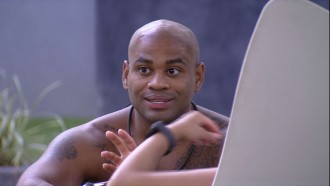 Cezar especula votos em papo com Domitila Barros: 'Um de nós dois'