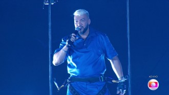 Belo desce do céu na primeira festa do BBB 24; assista