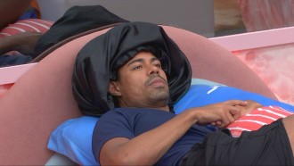 Breno e Maxiane lamentam fim de grupo no BBB 26: 'Sobrou nada'