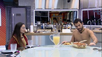 Brothers almoçam no Vip do BBB21