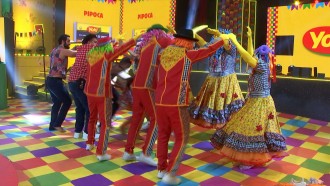 Brothers dançam quadrilha com narração de Tadeu Schmidt