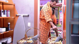 Brothers do BBB 22 recebem comes e bebes do pré-festa