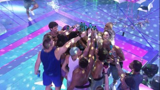 Brothers fazem brinde na primeira festa do BBB 23