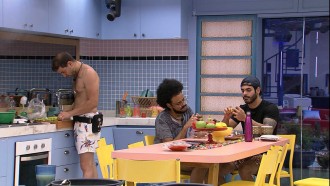 Brothers preparam almoço na Xepa do BBB21