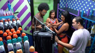 Brothers recebem figurino para a Prova do Líder no BBB21