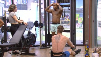 Cezar revela que seu cachorro usa peruca