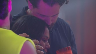 Chaiany chora e é consolada por Brigido e Alberto Cowboy