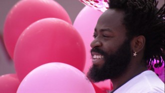 Em ação no BBB 22, finalistas assistem fotos com a família