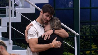 Emparedado, Cara de Sapato recebe o abraço de Amanda no BBB 23