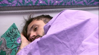 Emparedados, Arthur, Fiuk e Thaís descansam no Quarto Colorido