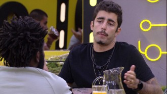 'Estou com preguiça já', diz Pedro Scooby sobre sister no BBB 22