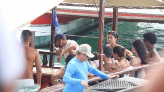Jade Picon, Karol Conká, Pocagh e mais ex-BBBs aproveitam passeio de barco em Fernando de Noronha