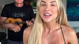 Gabi Martins, do BBB 20, canta com pai e fãs elogiam: 'Que dupla'