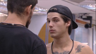Gabriel pede desculpas a Cara de Sapato