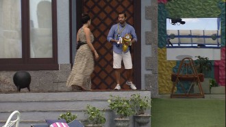 Gilberto se despede do quarto, e Juliette afirma: 'Próximo Líder será meu'