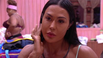 Gracyanne diz ver 'fumaça' e sister afirma: 'Espiritual'