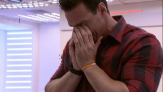 Gustavo chora no BBB 23 e recebe apoio de brothers