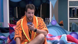 Gustavo grava seu segundo podcast do Líder no BBB 22