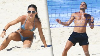 Jade Picon curte tarde ensolarada em iate e declara: 'Está aberta a temporada de férias'