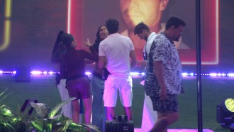 Jordana questiona aliados no BBB 26: 'Alguém gosta da gente?'