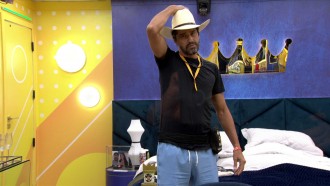 Líder no BBB 26, Alberto Cowboy recebe figurino da sua Festa
