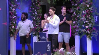 Lucas curte Almoço do Líder ao lado de brothers no BBB 22