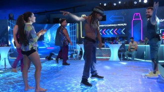 Lucas Luigi dança Michael Jackson na Festa do BBB 24