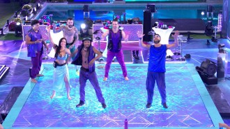 Lucas Luigi ensina 'passinho' aos brothers do BBB 24