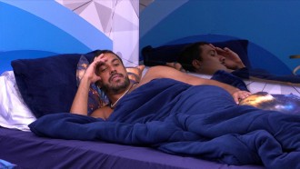 Maike faz pedido a Renata no BBB 25: 'Faz um cafuné em mim?'